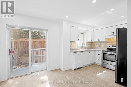 42 - 435 Middlefield Road, Toronto (Agincourt North), ON - Indoor Photo Showing Kitchen