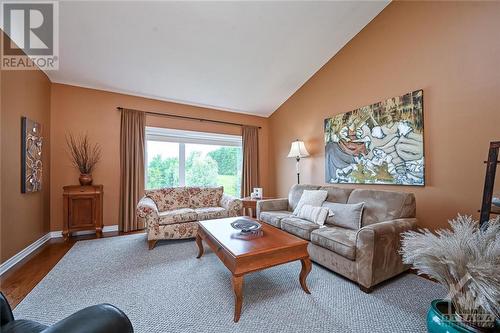 2158 Old Prescott Road, Greely, ON - Indoor Photo Showing Living Room