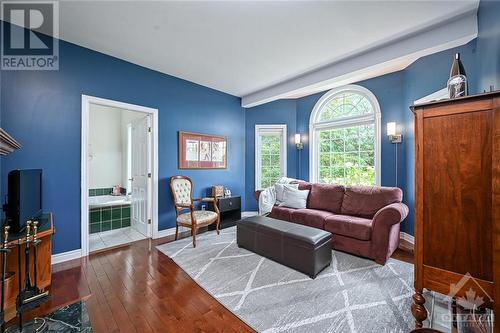 2158 Old Prescott Road, Greely, ON - Indoor Photo Showing Living Room