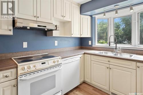 22 Dragan Crescent, Saskatoon, SK - Indoor Photo Showing Kitchen With Double Sink