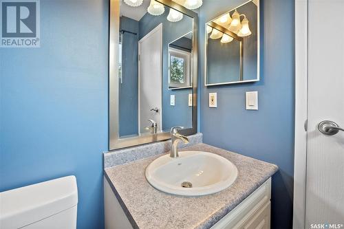 22 Dragan Crescent, Saskatoon, SK - Indoor Photo Showing Bathroom