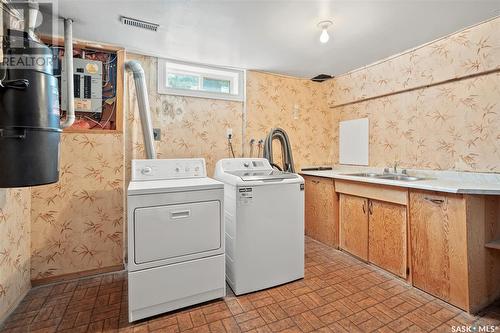 22 Dragan Crescent, Saskatoon, SK - Indoor Photo Showing Laundry Room