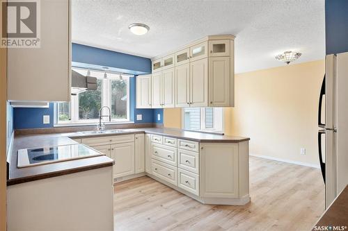 22 Dragan Crescent, Saskatoon, SK - Indoor Photo Showing Kitchen