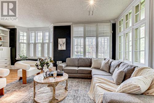 996 Richmond Street, London, ON - Indoor Photo Showing Living Room