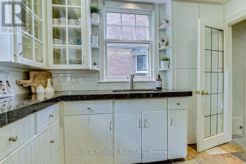 996 Richmond Street, London, ON - Indoor Photo Showing Kitchen