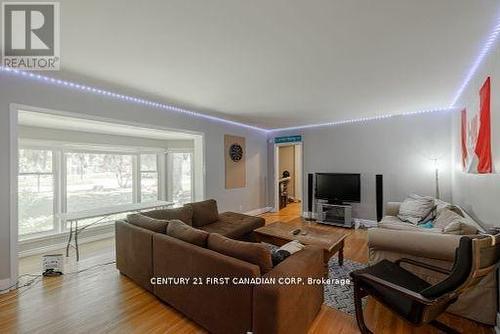 543 Canterbury Road, London, ON - Indoor Photo Showing Living Room