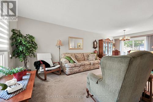 3011 Sandlewood Court, Burlington (Headon), ON - Indoor Photo Showing Living Room