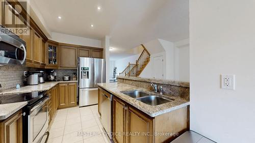 26 - 230 Paisley Boulevard W, Mississauga (Cooksville), ON - Indoor Photo Showing Kitchen With Double Sink