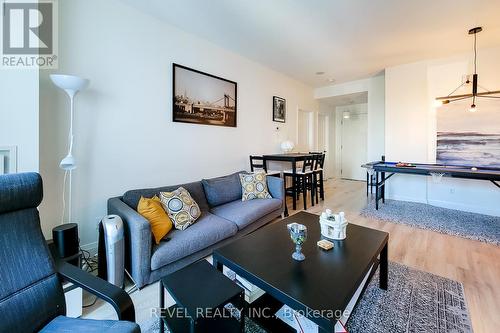 809 - 135 James Street S, Hamilton (Corktown), ON - Indoor Photo Showing Living Room