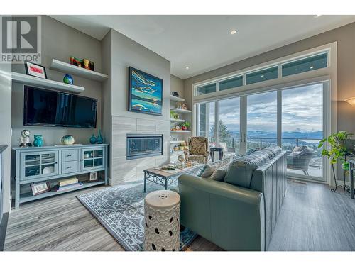 3579 Ranch Road, West Kelowna, BC - Indoor Photo Showing Living Room With Fireplace