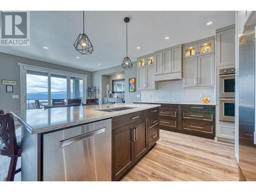 3579 Ranch Road, West Kelowna, BC - Indoor Photo Showing Kitchen With Upgraded Kitchen