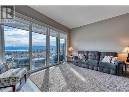 3579 Ranch Road, West Kelowna, BC - Indoor Photo Showing Living Room