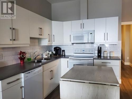 3579 Ranch Road, West Kelowna, BC - Indoor Photo Showing Kitchen With Double Sink