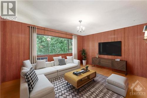 18 Wren Road, Ottawa, ON - Indoor Photo Showing Living Room