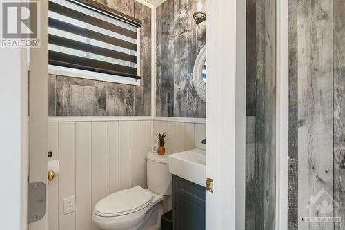 2 piece bath off the foyer - 889 Jones Point Road, Perth, ON - Indoor Photo Showing Bathroom