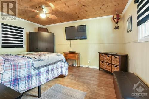 889 Jones Point Road, Perth, ON - Indoor Photo Showing Bedroom