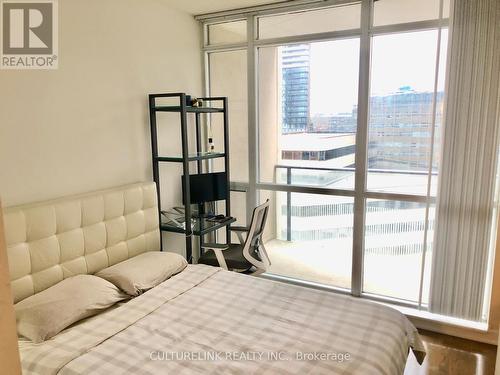 1102 - 770 Bay Street, Toronto, ON - Indoor Photo Showing Bedroom