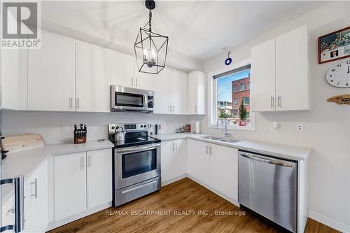 6 - 290 Barton Street W, Hamilton (Strathcona), ON - Indoor Photo Showing Kitchen With Double Sink