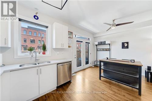 6 - 290 Barton Street W, Hamilton (Strathcona), ON - Indoor Photo Showing Kitchen With Double Sink