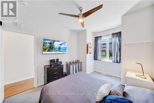 6 - 290 Barton Street W, Hamilton (Strathcona), ON - Indoor Photo Showing Bedroom