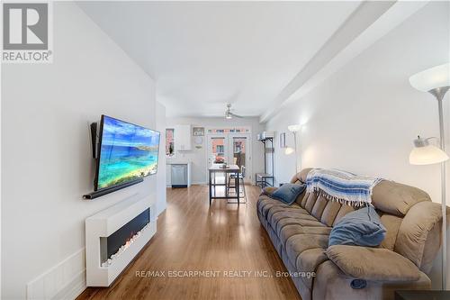 6 - 290 Barton Street W, Hamilton (Strathcona), ON - Indoor Photo Showing Living Room