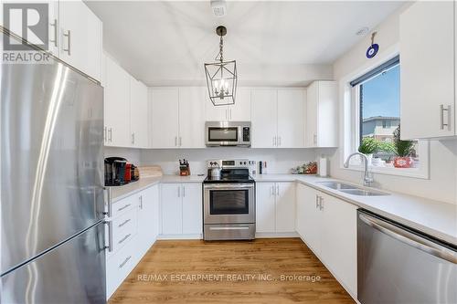 6 - 290 Barton Street W, Hamilton (Strathcona), ON - Indoor Photo Showing Kitchen With Double Sink