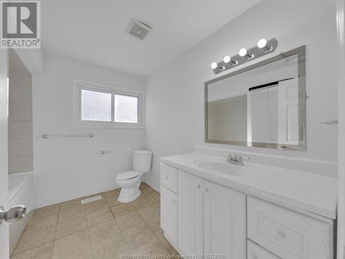 738 Stanley Street, Windsor, ON - Indoor Photo Showing Bathroom