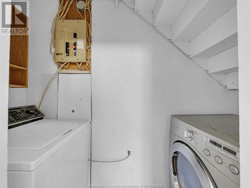 738 Stanley Street, Windsor, ON - Indoor Photo Showing Laundry Room