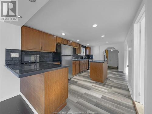 738 Stanley Street, Windsor, ON - Indoor Photo Showing Kitchen