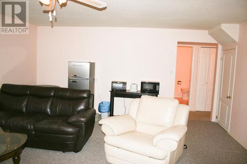 2382 Tamerac Terrace, Blind Bay, BC - Indoor Photo Showing Living Room