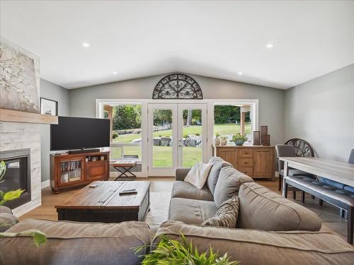 2526 Silver King Road, Nelson, BC - Indoor Photo Showing Living Room With Fireplace