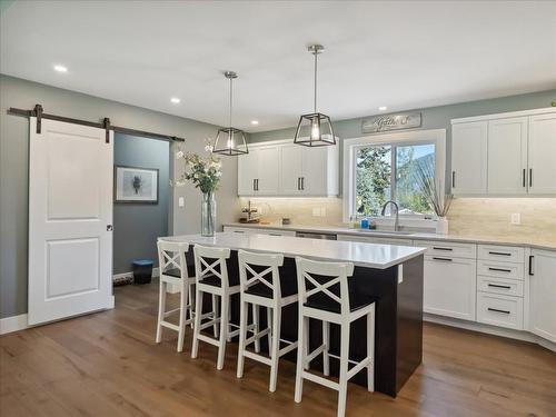 2526 Silver King Road, Nelson, BC - Indoor Photo Showing Kitchen With Upgraded Kitchen