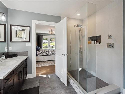 2526 Silver King Road, Nelson, BC - Indoor Photo Showing Bathroom