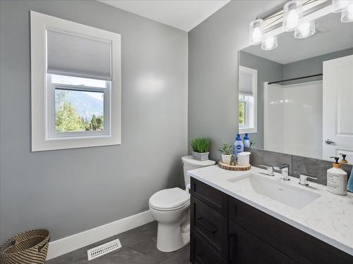 2526 Silver King Road, Nelson, BC - Indoor Photo Showing Bathroom