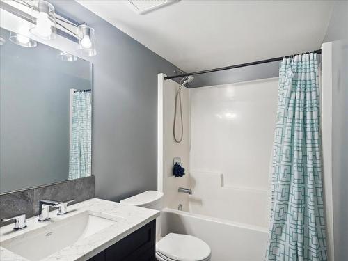 2526 Silver King Road, Nelson, BC - Indoor Photo Showing Bathroom