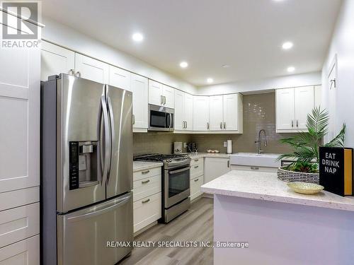 10 Banington Crescent, Brampton, ON - Indoor Photo Showing Kitchen