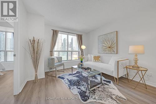 1106 - 410 Queens Quay W, Toronto (Waterfront Communities), ON - Indoor Photo Showing Living Room