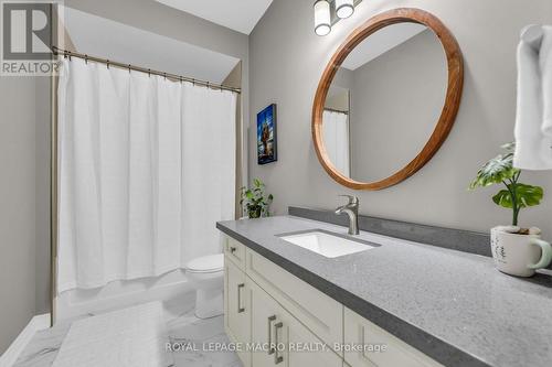 26 Harvest Gate, West Lincoln, ON - Indoor Photo Showing Bathroom