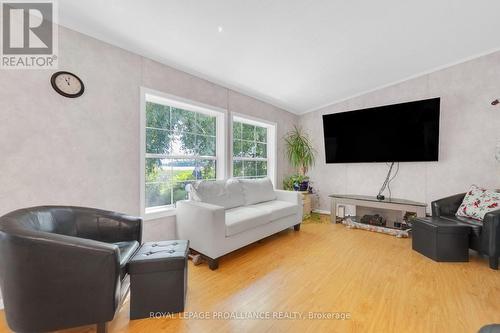 A3 - 153 County Road 27 Road, Prince Edward County (Hillier), ON - Indoor Photo Showing Living Room