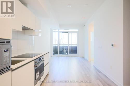 720 - 234 Simcoe Street, Toronto (Kensington-Chinatown), ON - Indoor Photo Showing Kitchen