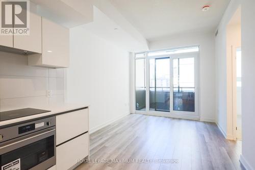 720 - 234 Simcoe Street, Toronto (Kensington-Chinatown), ON - Indoor Photo Showing Kitchen