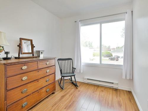 Bedroom - 102-1366 Rue Jordi-Bonet, Notre-Dame-De-L'Île-Perrot, QC 