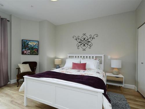 317-595 Pandora Ave, Victoria, BC - Indoor Photo Showing Bedroom