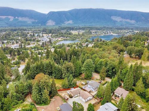 92 Beaver Rd, Lake Cowichan, BC 