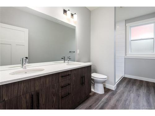 B-990 1St St, Courtenay, BC - Indoor Photo Showing Bathroom