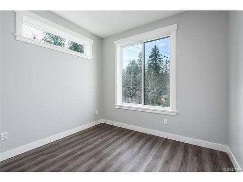 B-990 1St St, Courtenay, BC - Indoor Photo Showing Other Room