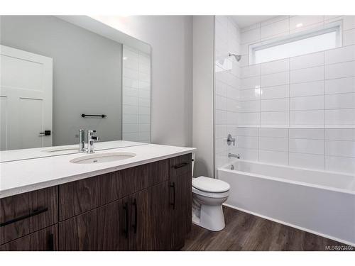 B-990 1St St, Courtenay, BC - Indoor Photo Showing Bathroom