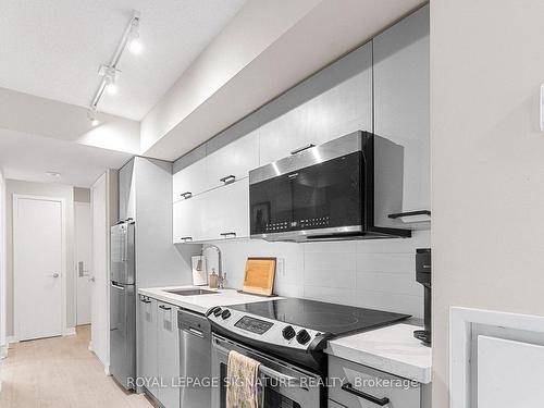 402-126 Simcoe St, Toronto, ON 