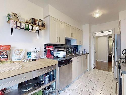 1415-7 Carlton St, Toronto, ON - Indoor Photo Showing Kitchen