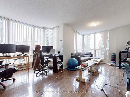 1415-7 Carlton St, Toronto, ON - Indoor Photo Showing Office